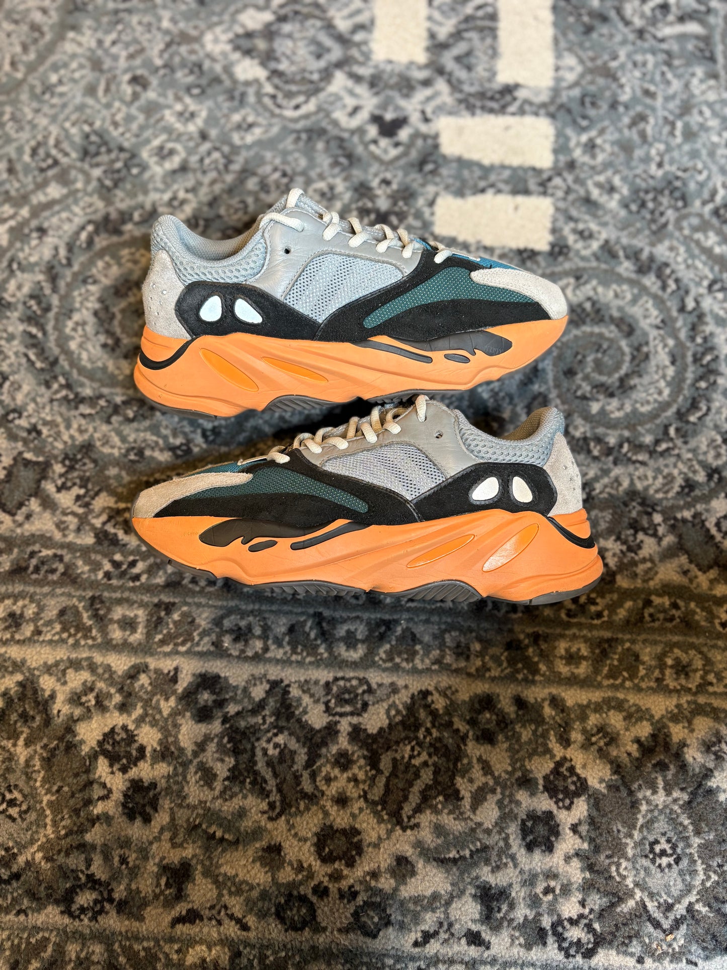 Yeezy Boost 700 “Wash Orange” CLEAN OG SIZE 8.5