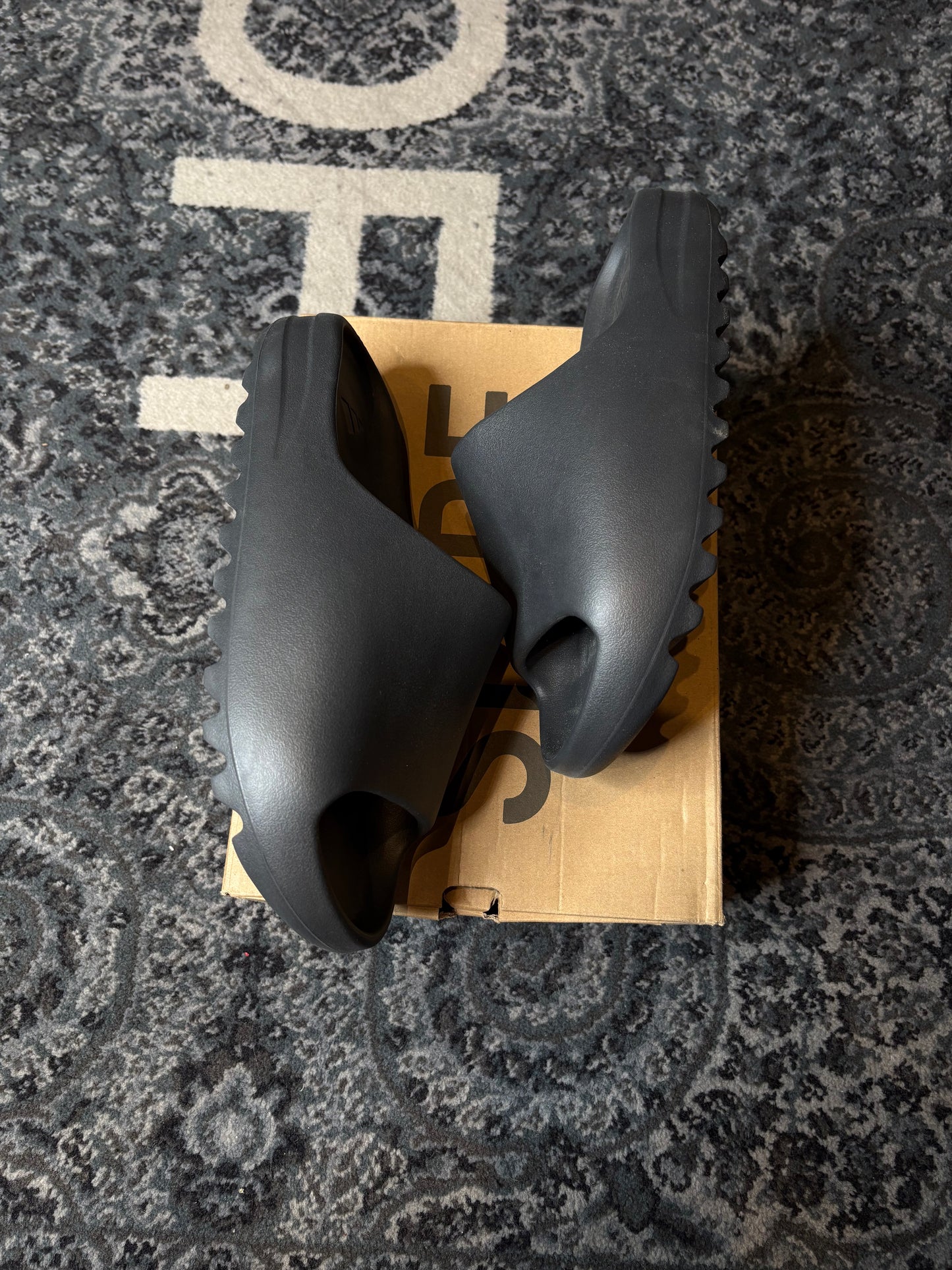 Yeezy Slide “Onyx” CLEAN OG SIZE 12