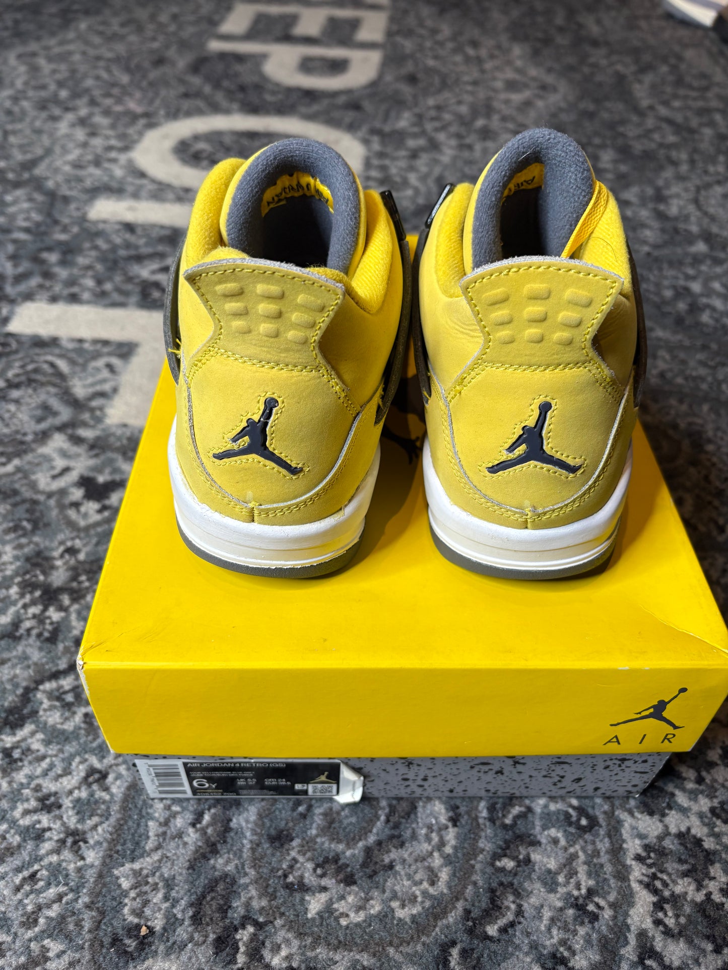 Jordan 4 Retro “Lightning” Clean Og Size 6y