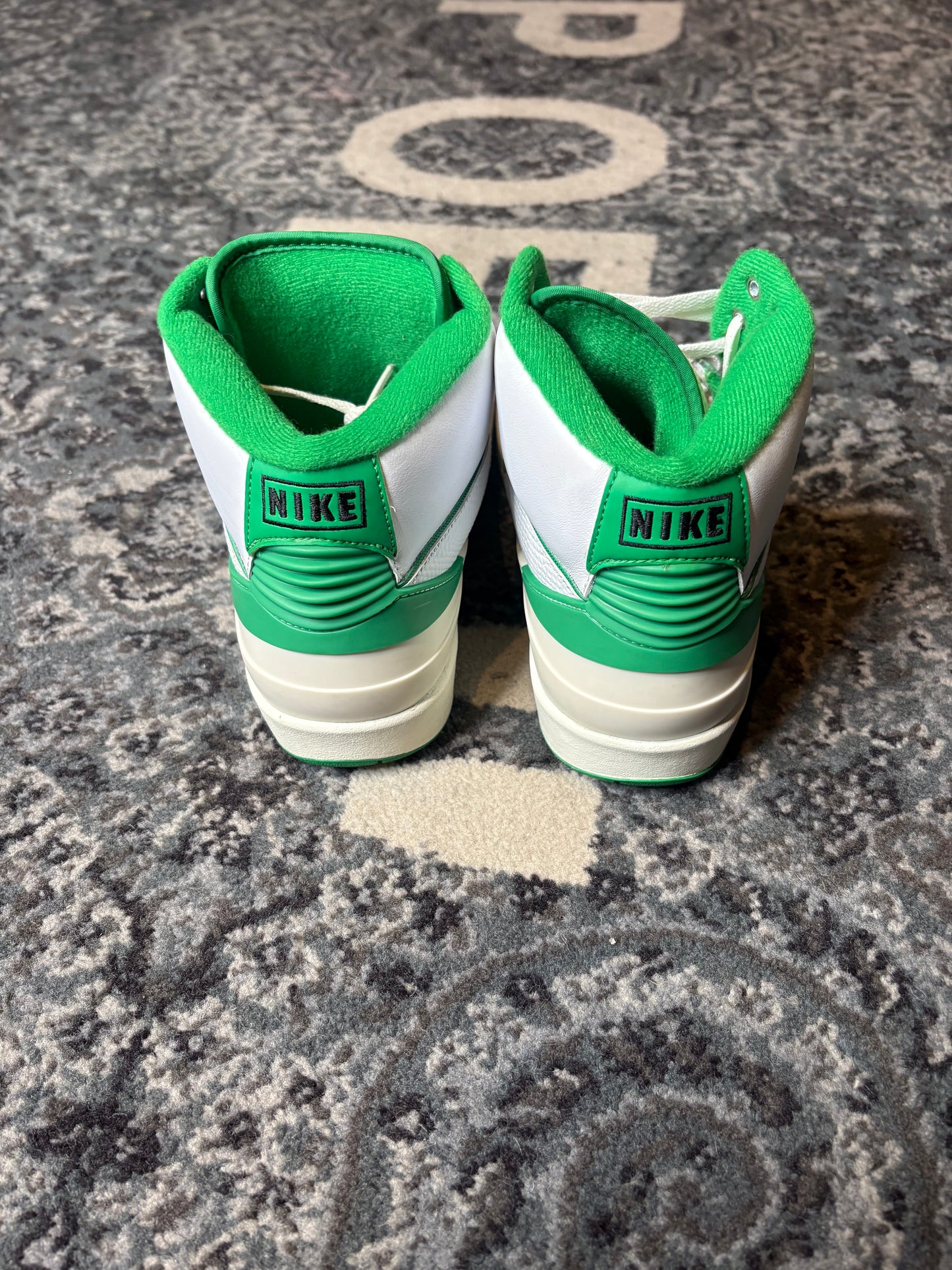 Jordan 2 Retro “Lucky Green” CLEAN NB SIZE 9