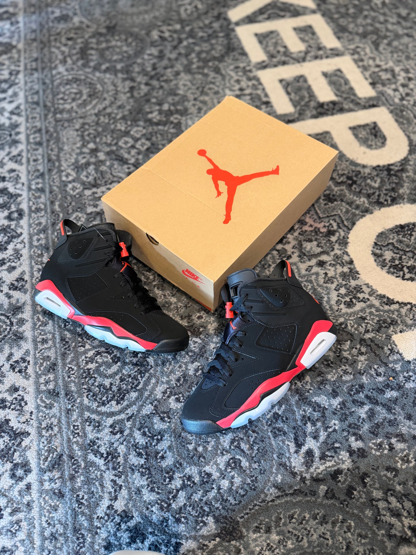 Jordan 6 Infrared ‘Salesman’ 2026 DS OG