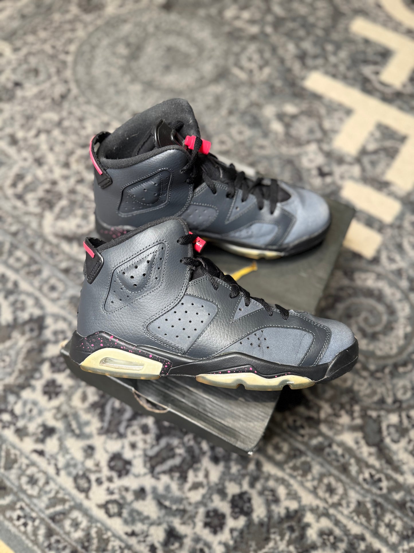 Jordan 6 Retro Hyper Pink Clean OG Size 7y