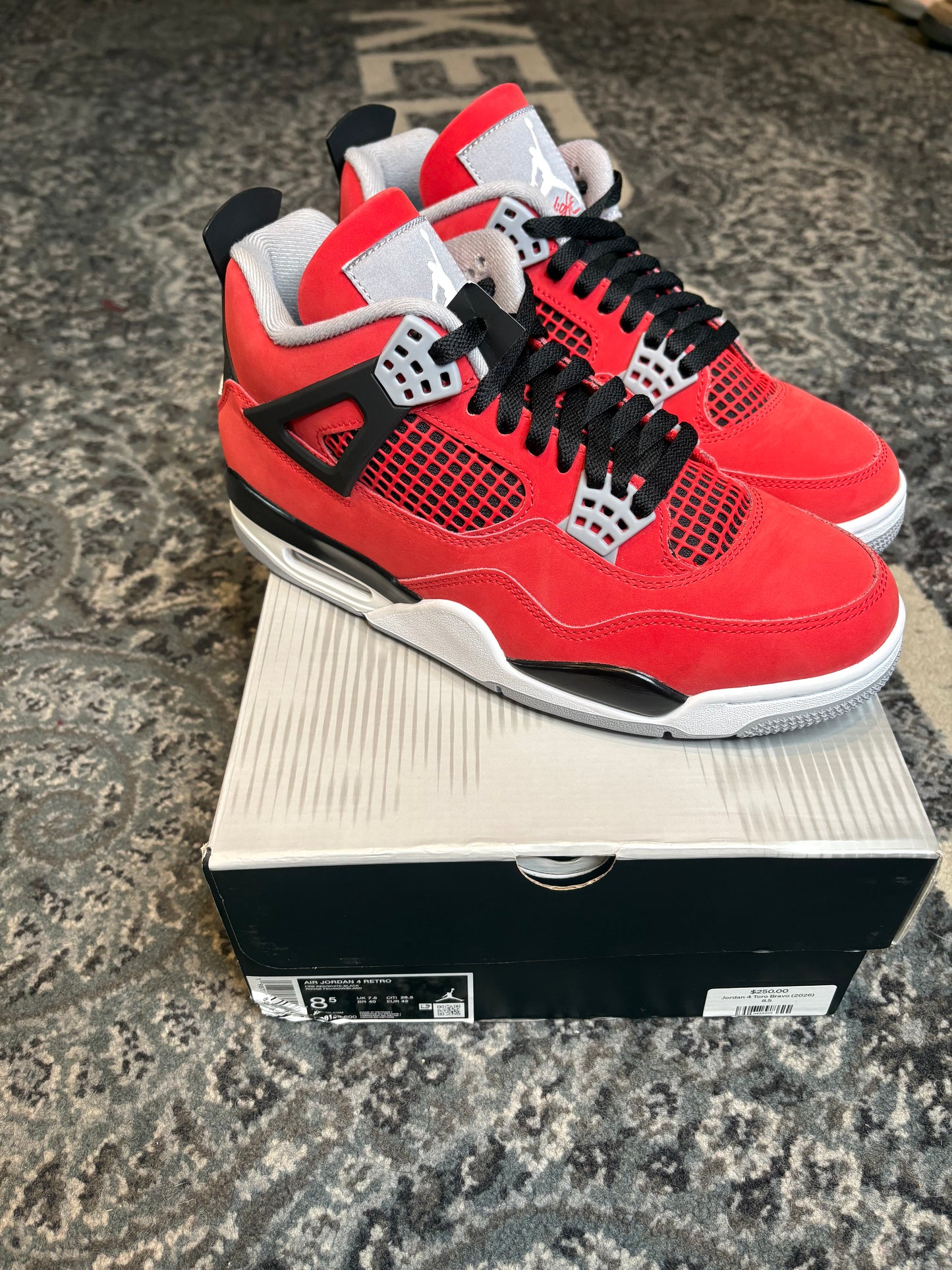 Jordan 4 Retro “Toro” VNDS OG SIZE 8.5
