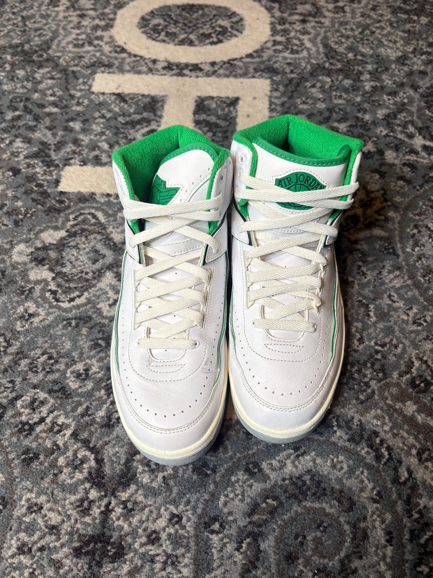Jordan 2 Retro “Lucky Green” CLEAN NB SIZE 9