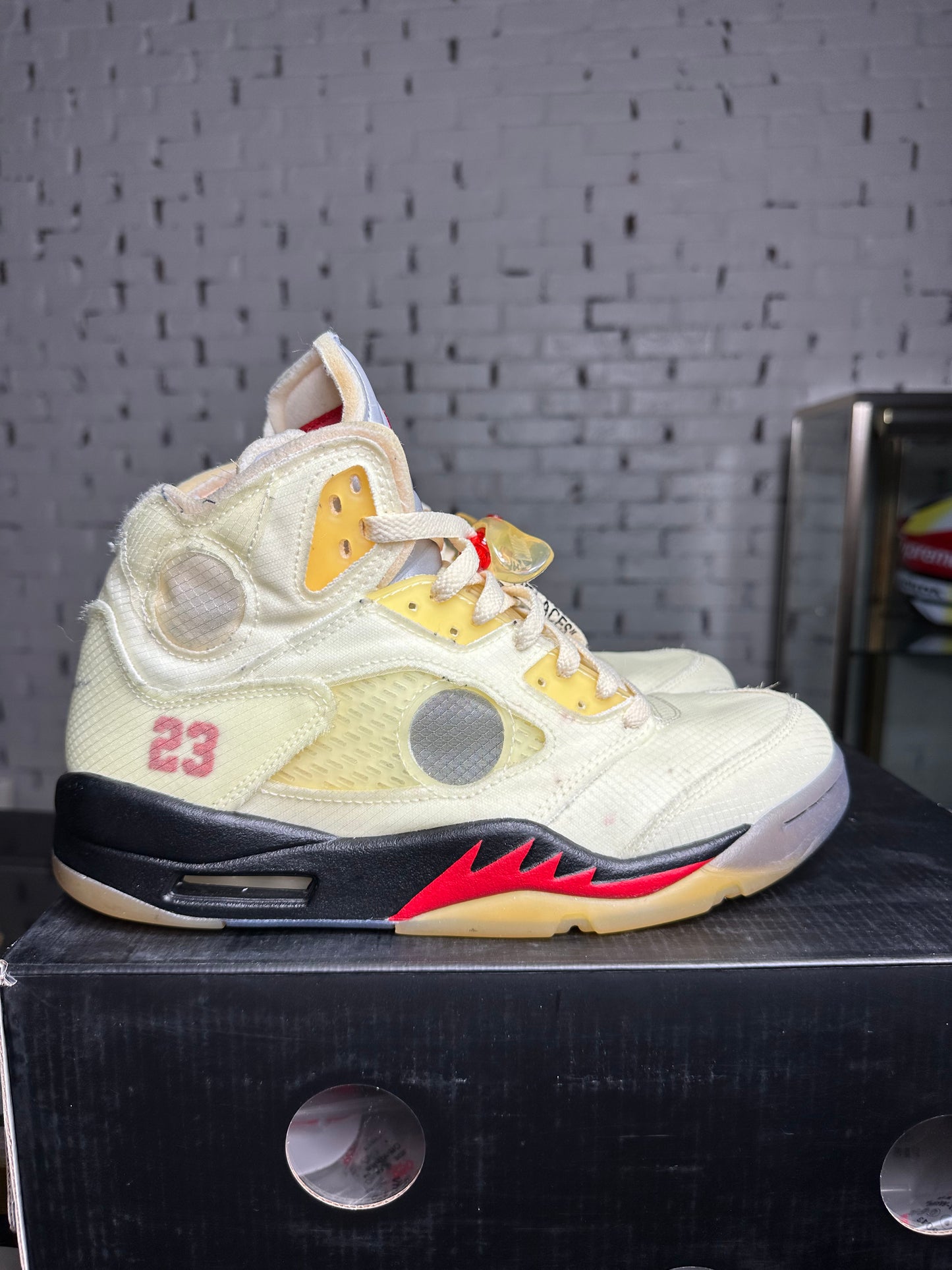 OFF WHITE JORDAN 5 SAIL SIZE 9.5