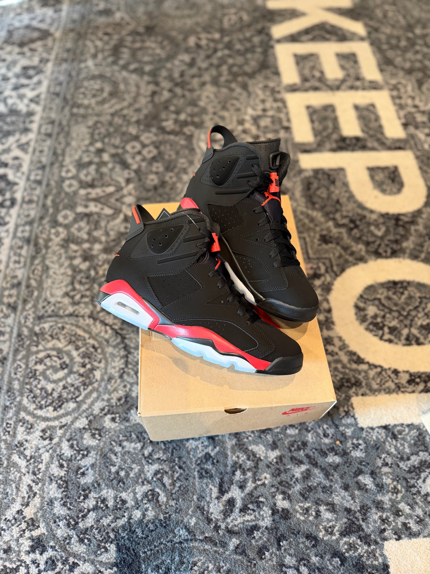 Jordan 6 Infrared ‘Salesman’ 2026 DS OG