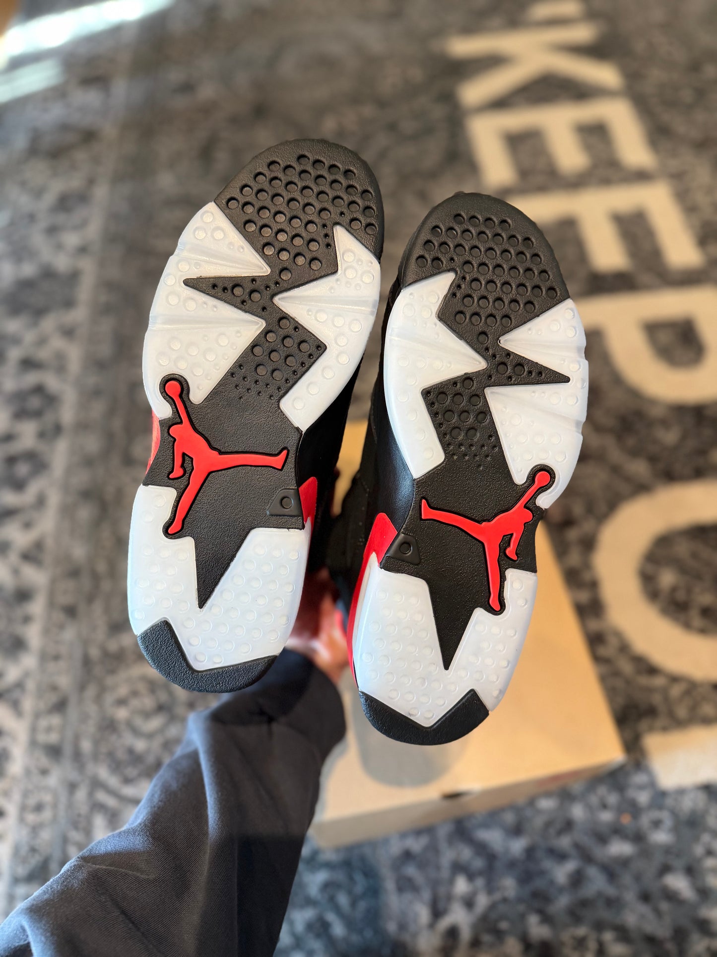 Jordan 6 Infrared ‘Salesman’ 2026 DS OG