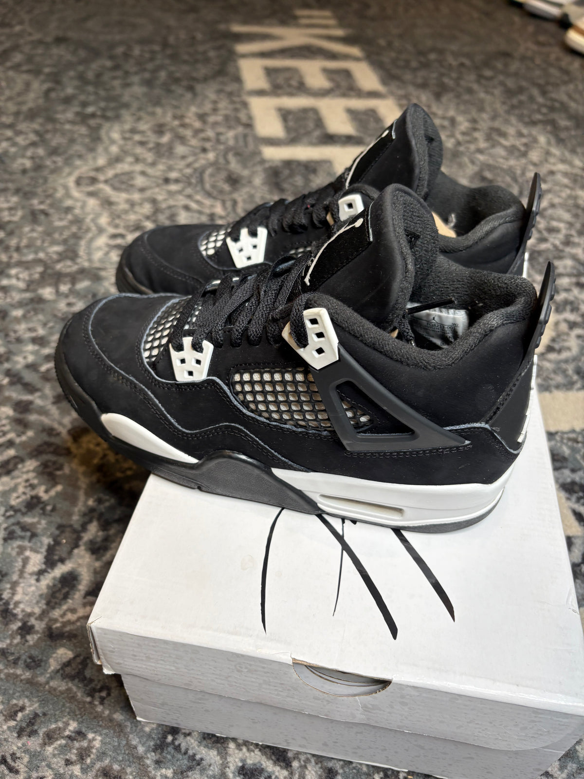 Jordan 4 Retro “White Thunder” Po Og Size 5Y