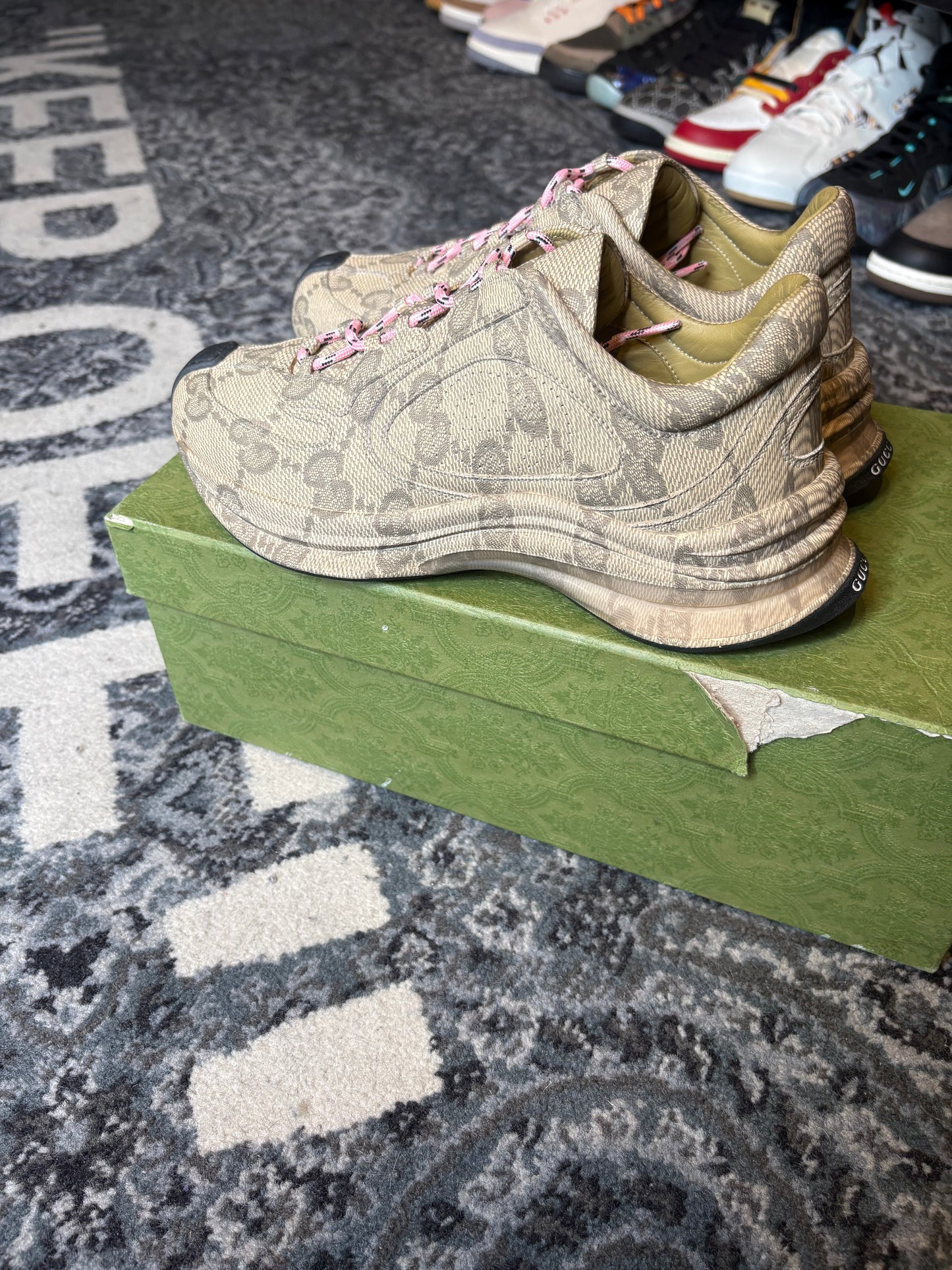 Gucci Wmns Run Sneaker “Beige Ebony Monogram”  Clean Og Size 5(38 EU)
