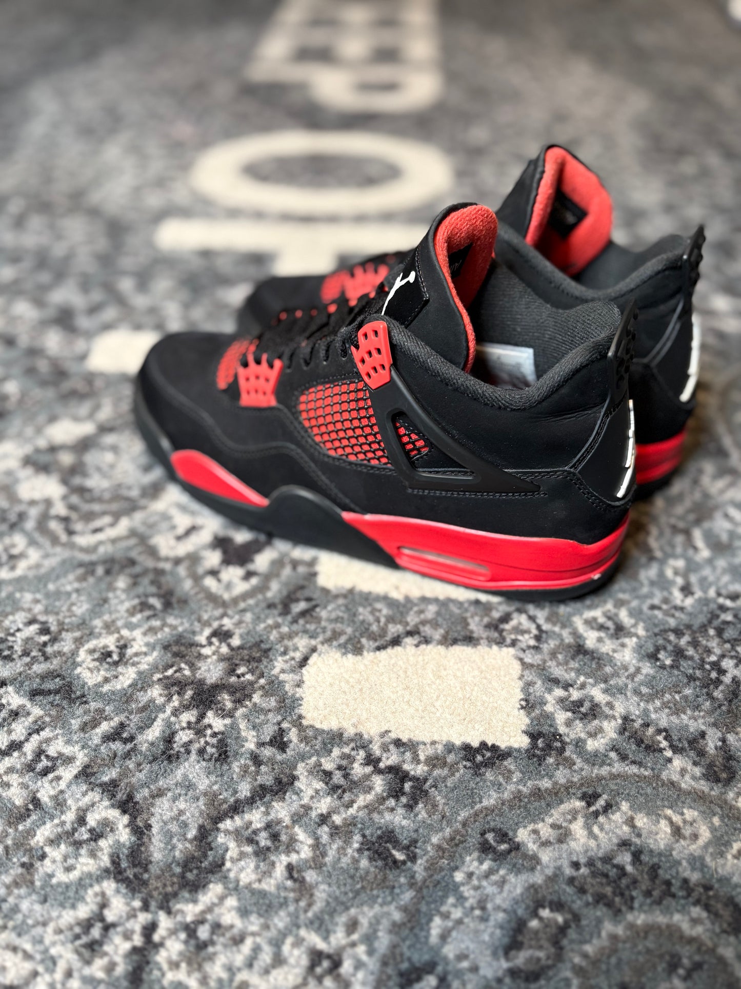 Jordan 4 Retro “Thunder Red” Clean Nb Size 8.5