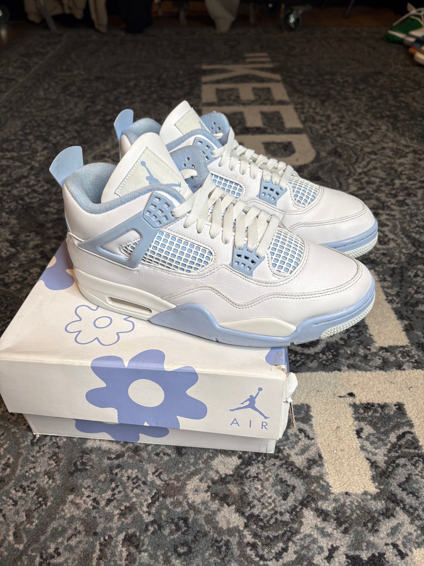 Jordan 4 Retro “Forget Me Not” Clean Og Size 10.5M/12W