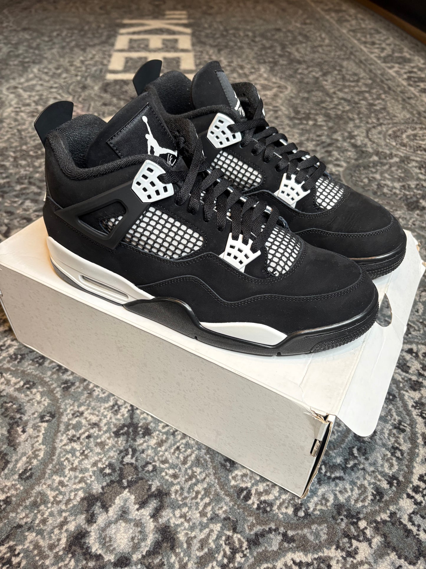 Jordan 4 Retro “White Thunder” CLEAN OG SIZE 12