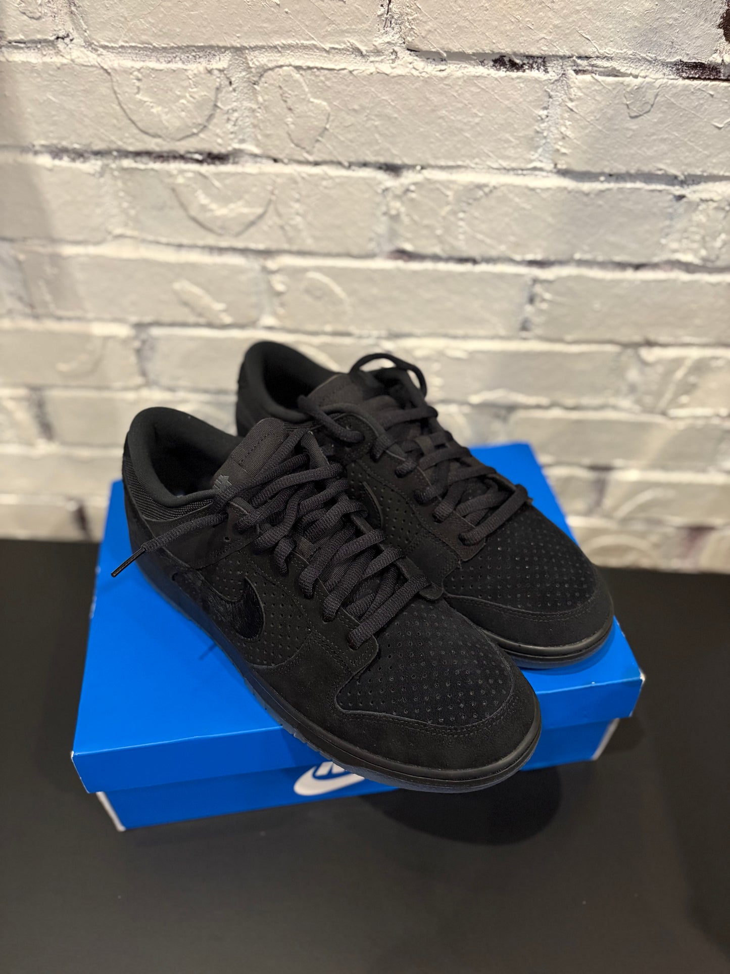 Dunk Low Undefeated 5 On It Black DS OG Size 12