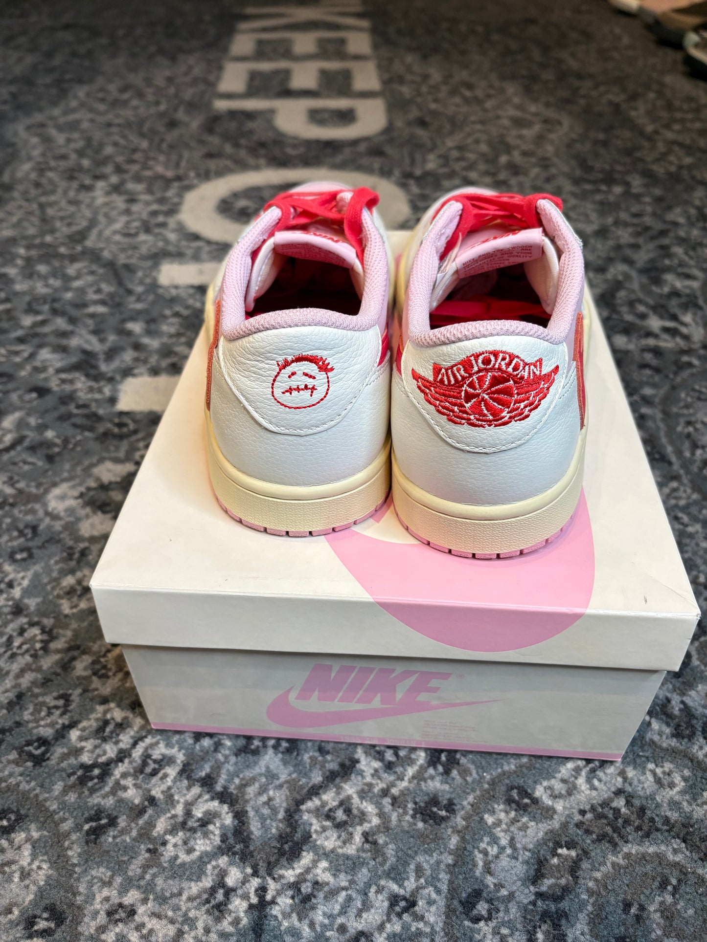 Jordan 1 Retro Low “Travis Scott Tropical Pink” Clean Og Size 8.5