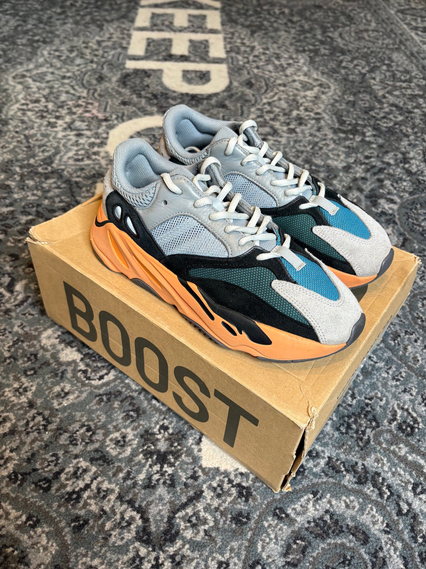 Yeezy Boost 700 “Wash Orange” CLEAN OG SIZE 8.5