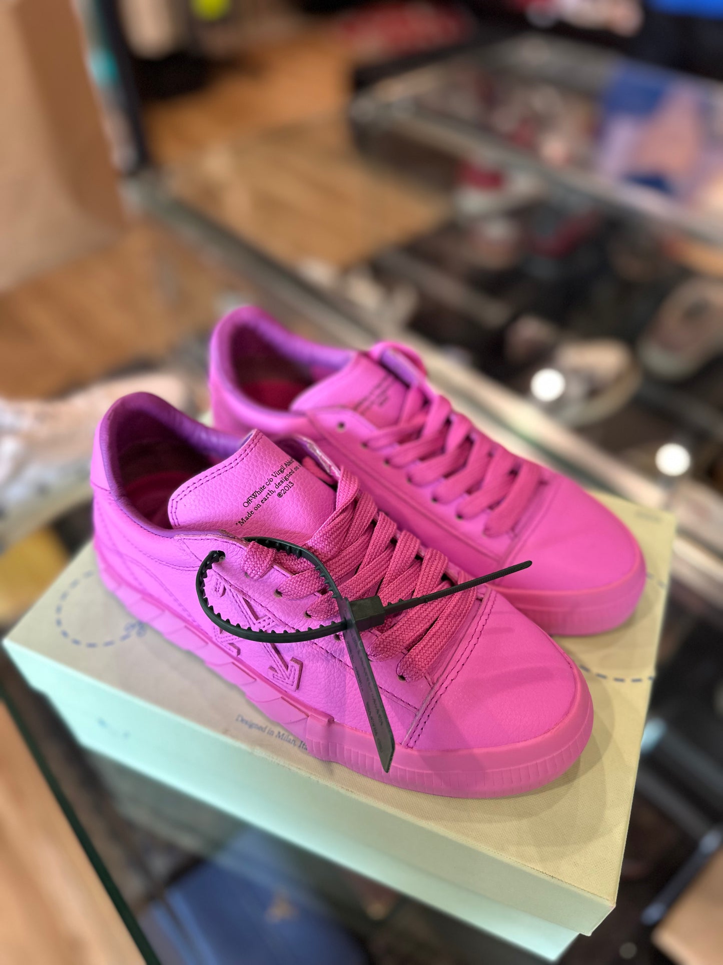 Off-White Vulc Low Magenta Leather DS OG Size 5