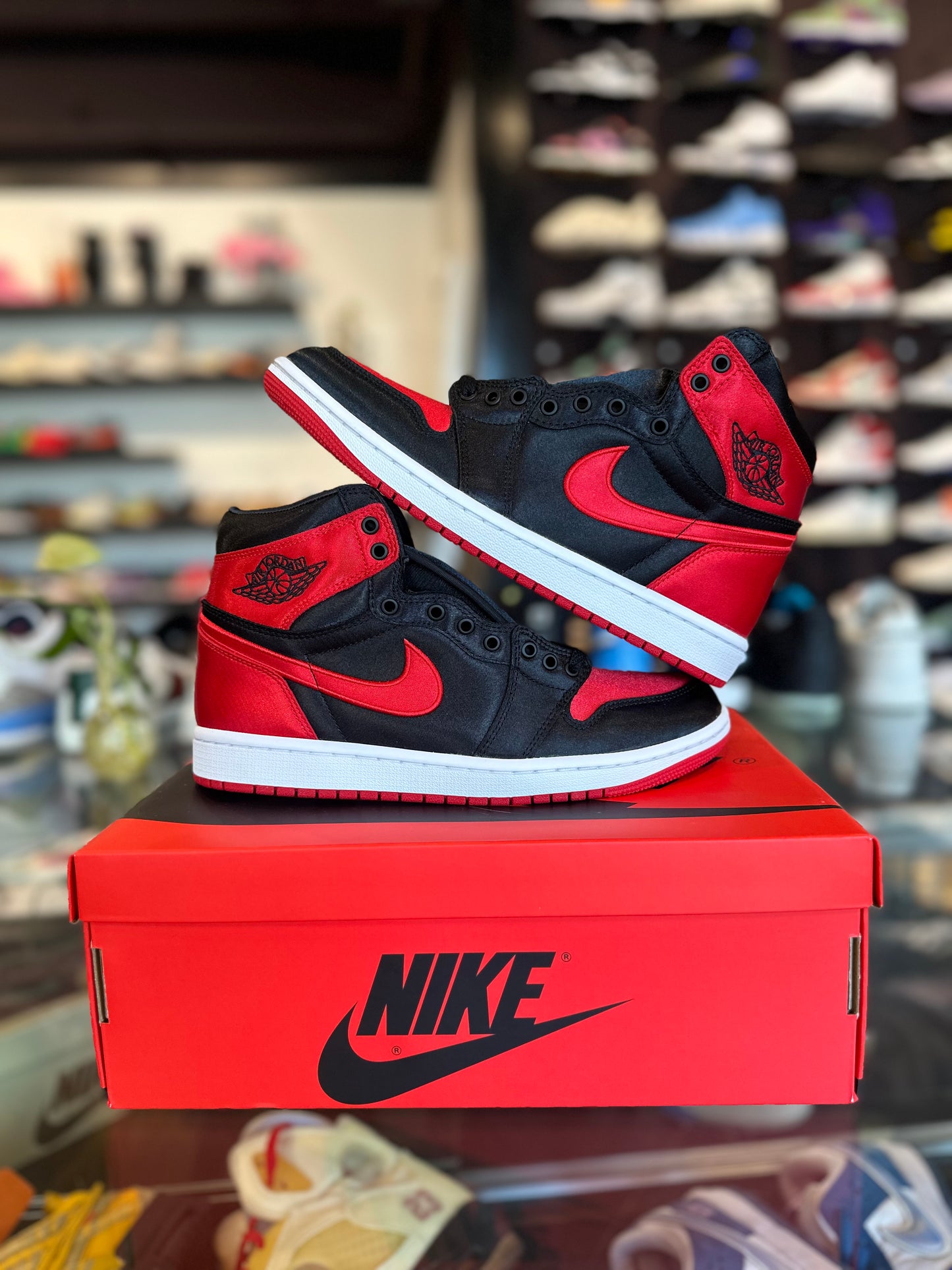 Jordan 1 Satin Bred Sz. 7.5M DS