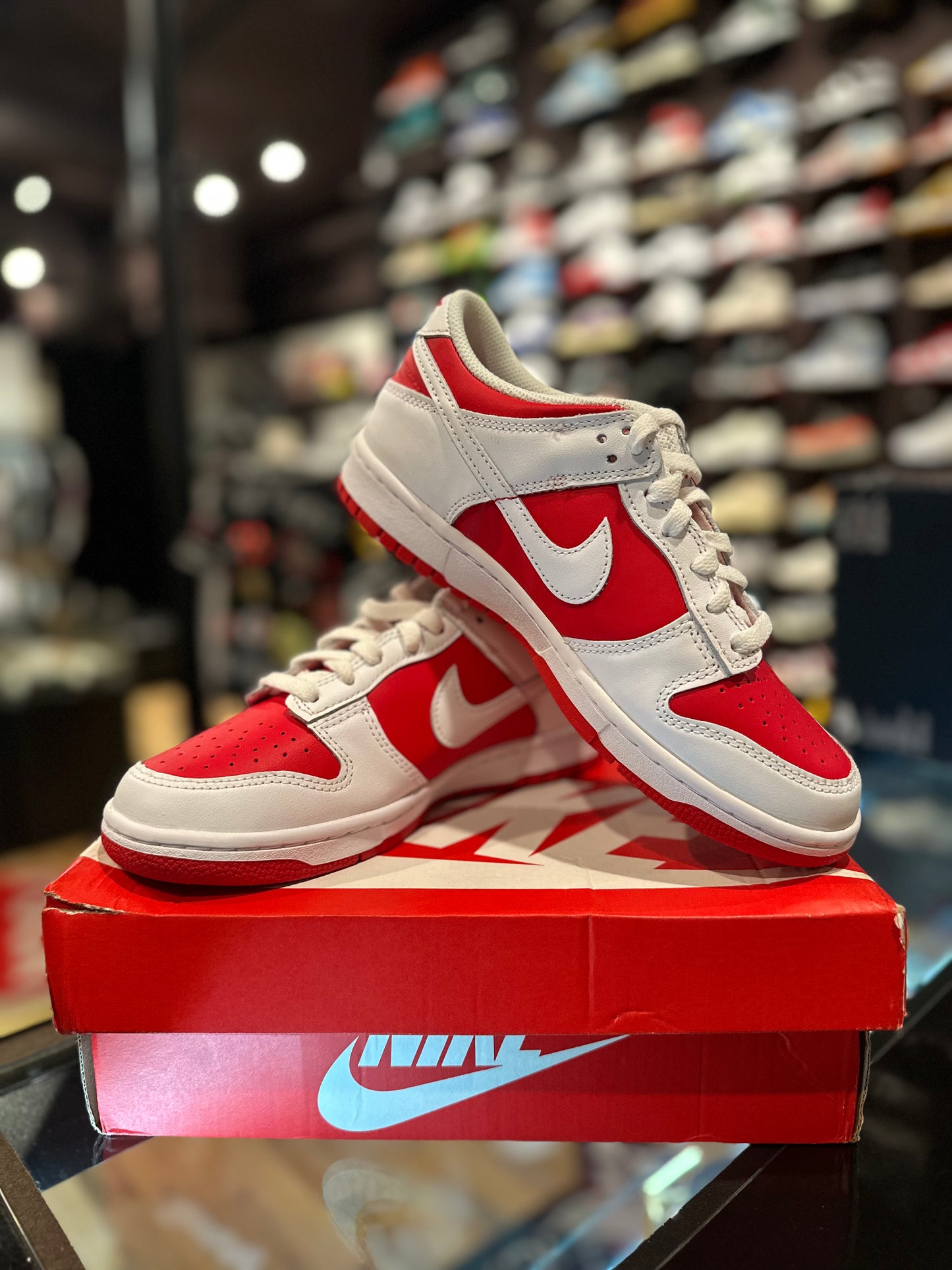 Dunk Low University Red DS OG Size 6Y/7.5W