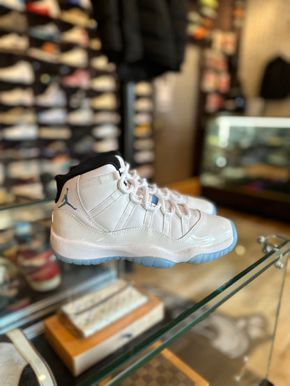 Jordan 11 Legend Blue Sz. 5.5y Clean NB