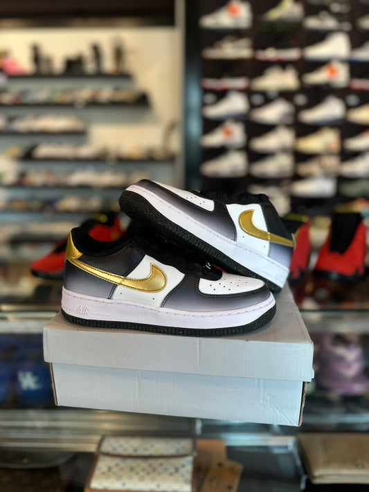 Air Force 1 Low Foot Locker 50th Anniversary DS OG Size 5.5Y