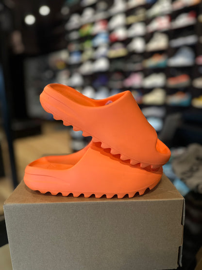 Yeezy Slide Enflame Orange VNDS Size 3Y