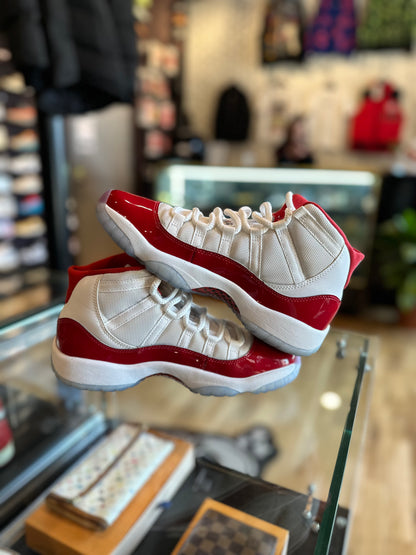 Jordan 11 Cherry Sz. 5.5Y clean NB