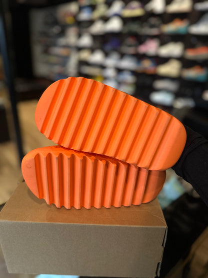 Yeezy Slide Enflame Orange VNDS Size 3Y