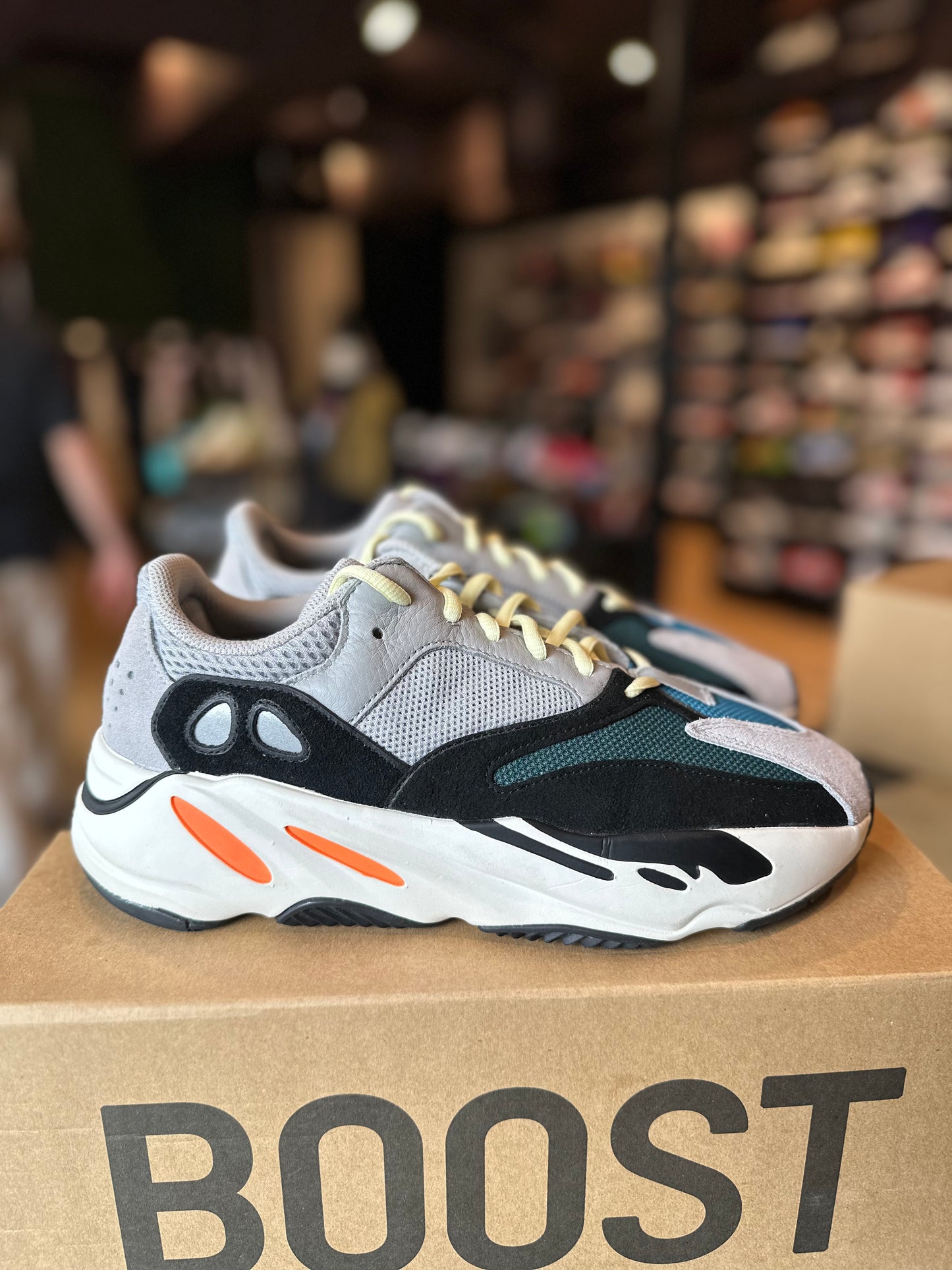 Yeezy 700 Waverunner Sz. 9 VNDS OG