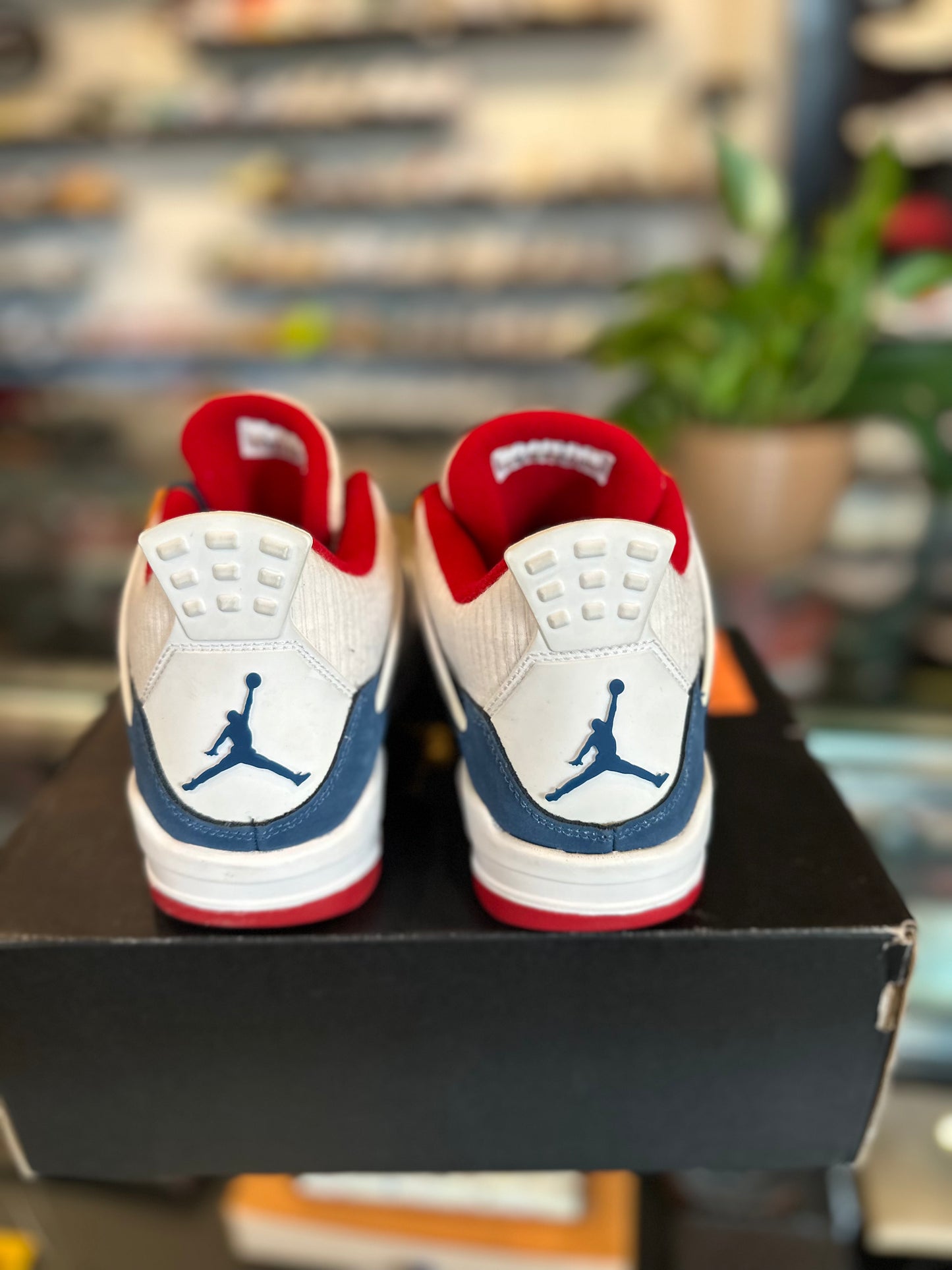 Jordan 4 Retro Messy Room VNDS  Size 4.5Y