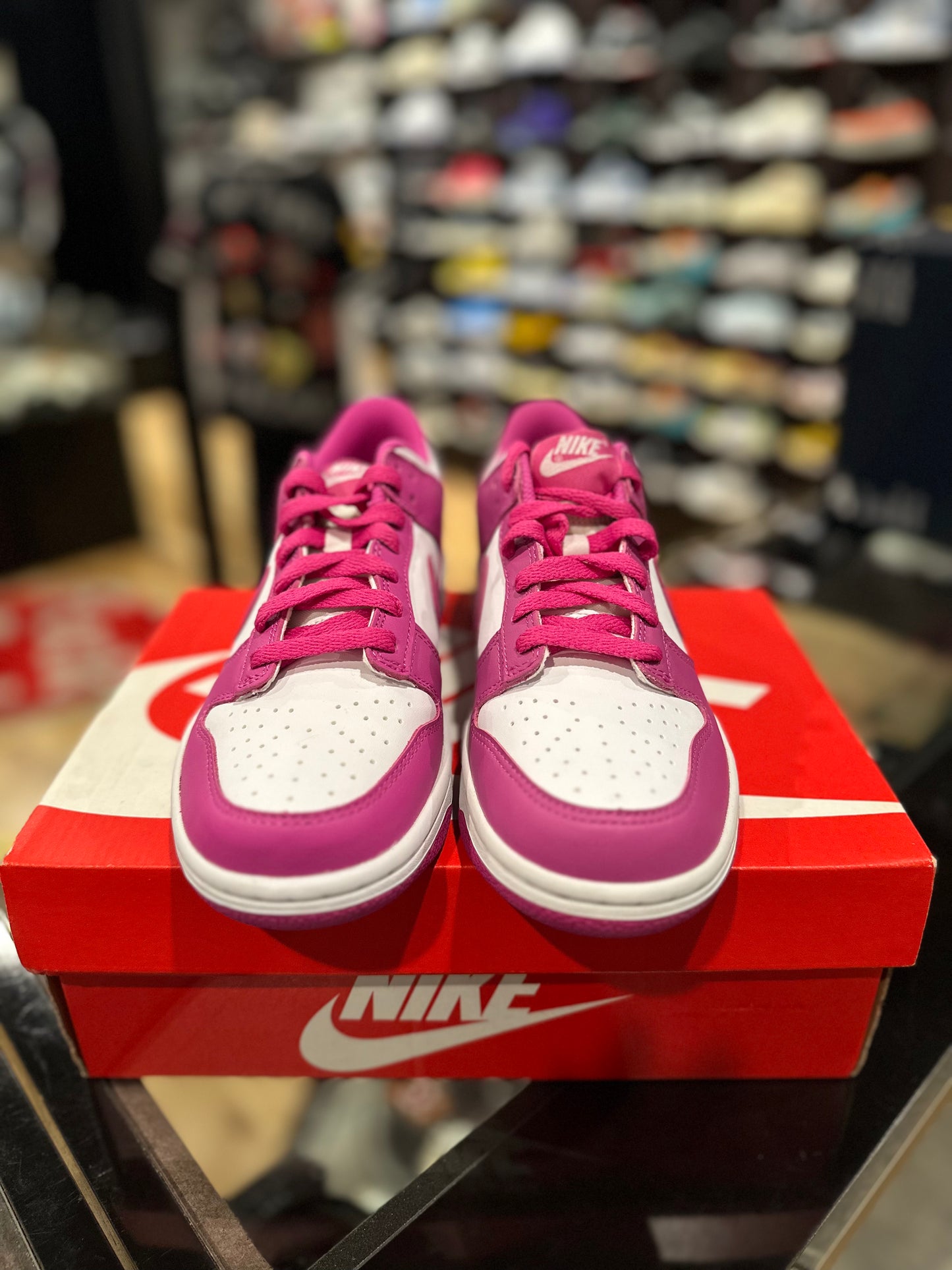 Dunk Low Active Fuchsia DS OG Size 6Y/7.5W